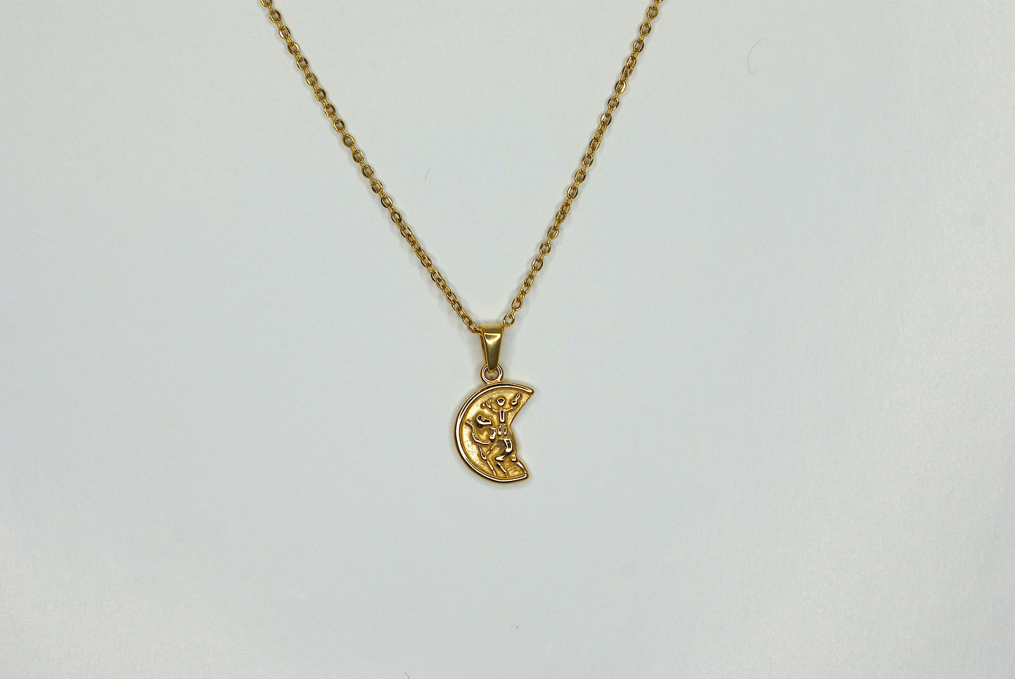 Collar con dije "Santo en Mitad de Moneda"